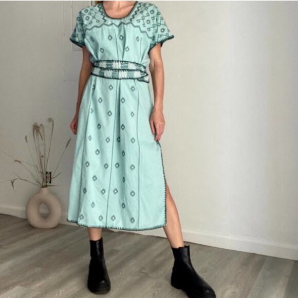 Size XL Zara embroidered midi dress - Picture 15 of 16